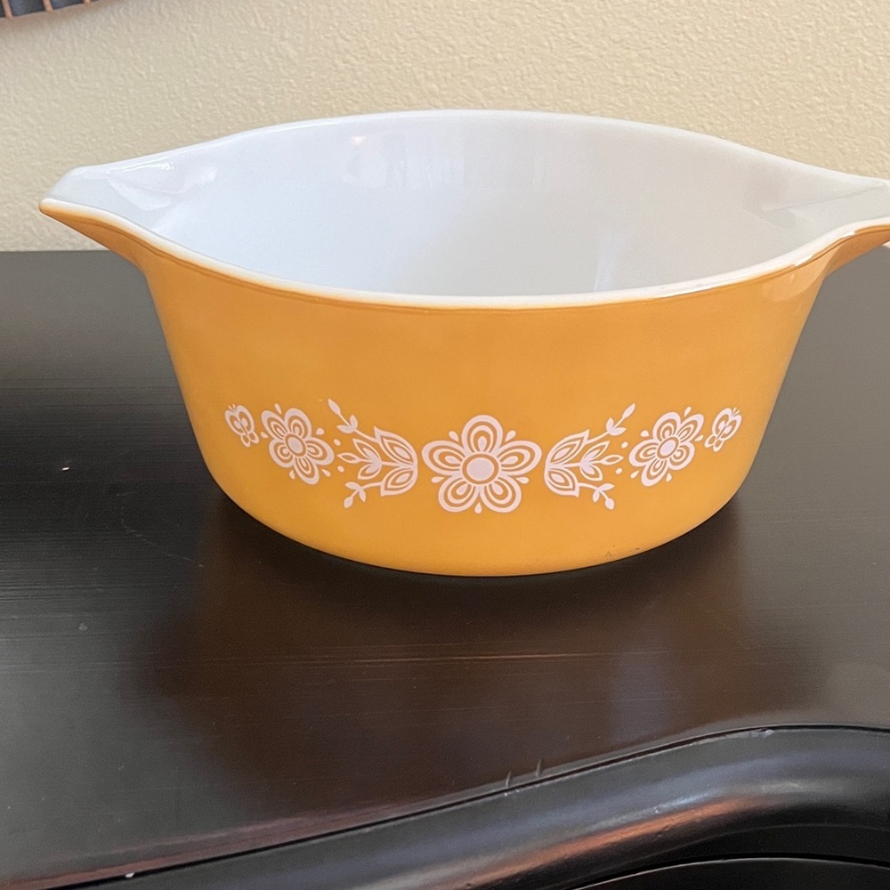 Pyrex Butterfly Gold Casserole Dish 2.5 QT